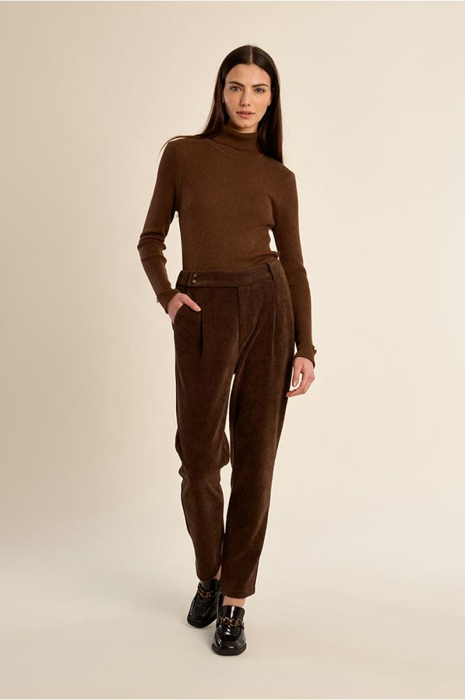 PANTALONI IN VELLUTO MODELLO CARROT t1691en