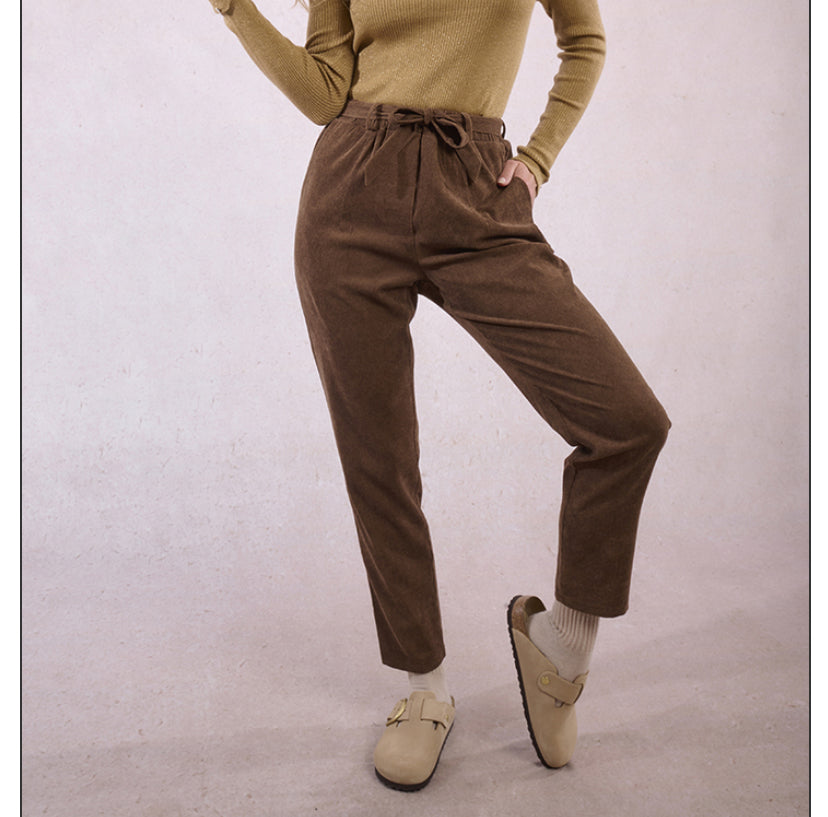 Pantaloni jogger