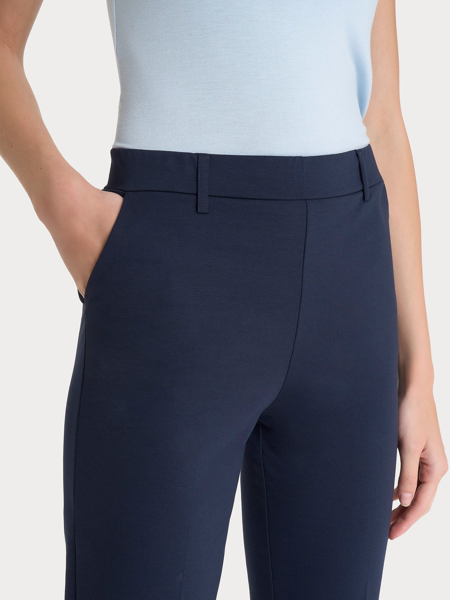 Pantalone dritto con tasche in Compact Light D293PP