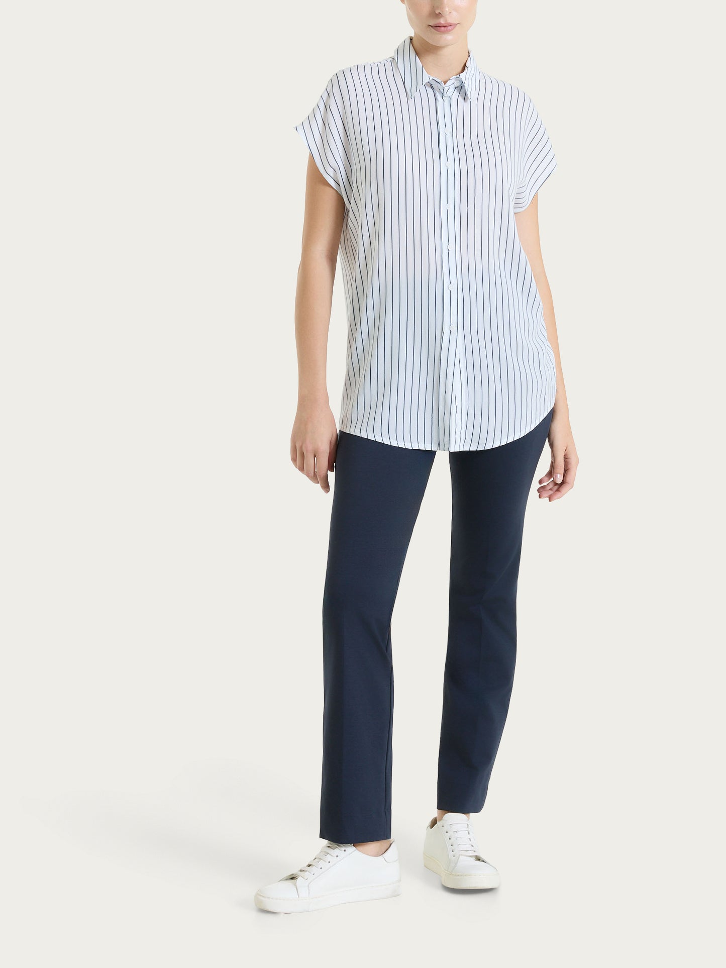 Pantalone dritto con tasche in Compact Light D293PP