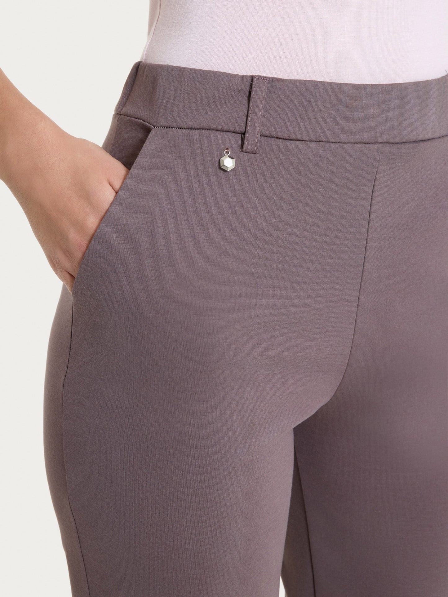 Pantalone dritto con tasche in Compact Light D293PP