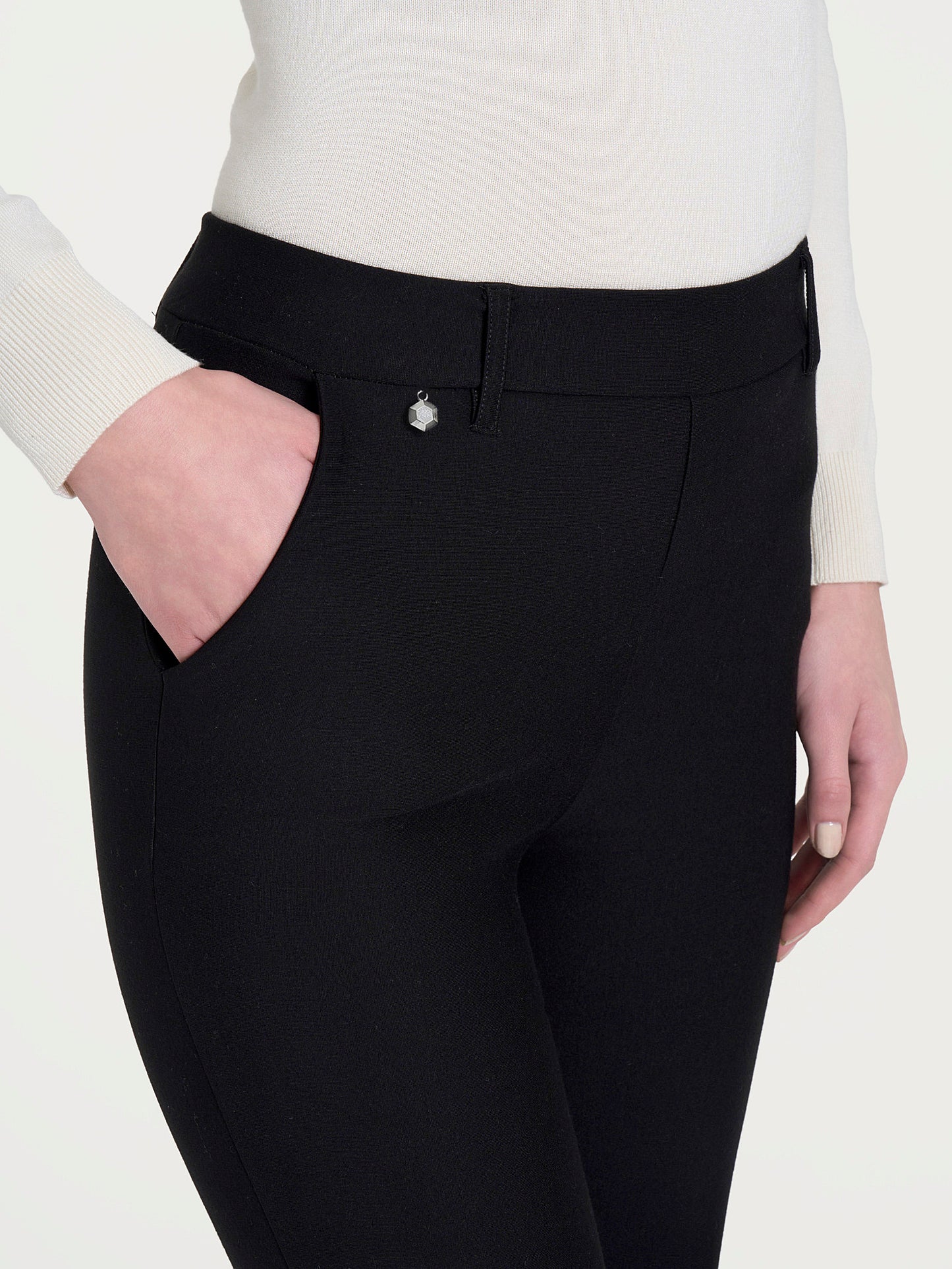Pantalone dritto con tasche in Compact DB24PP