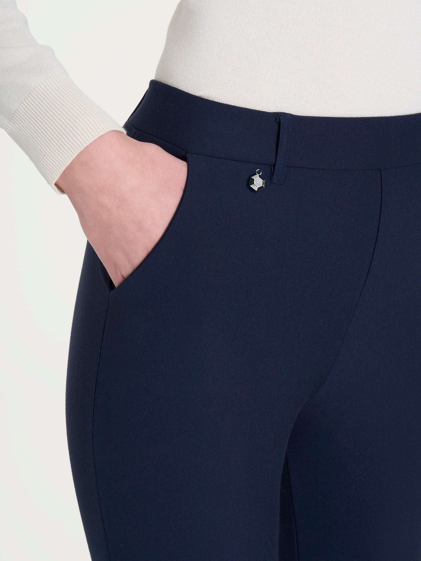 Pantalone dritto con tasche in Compact DB24PP