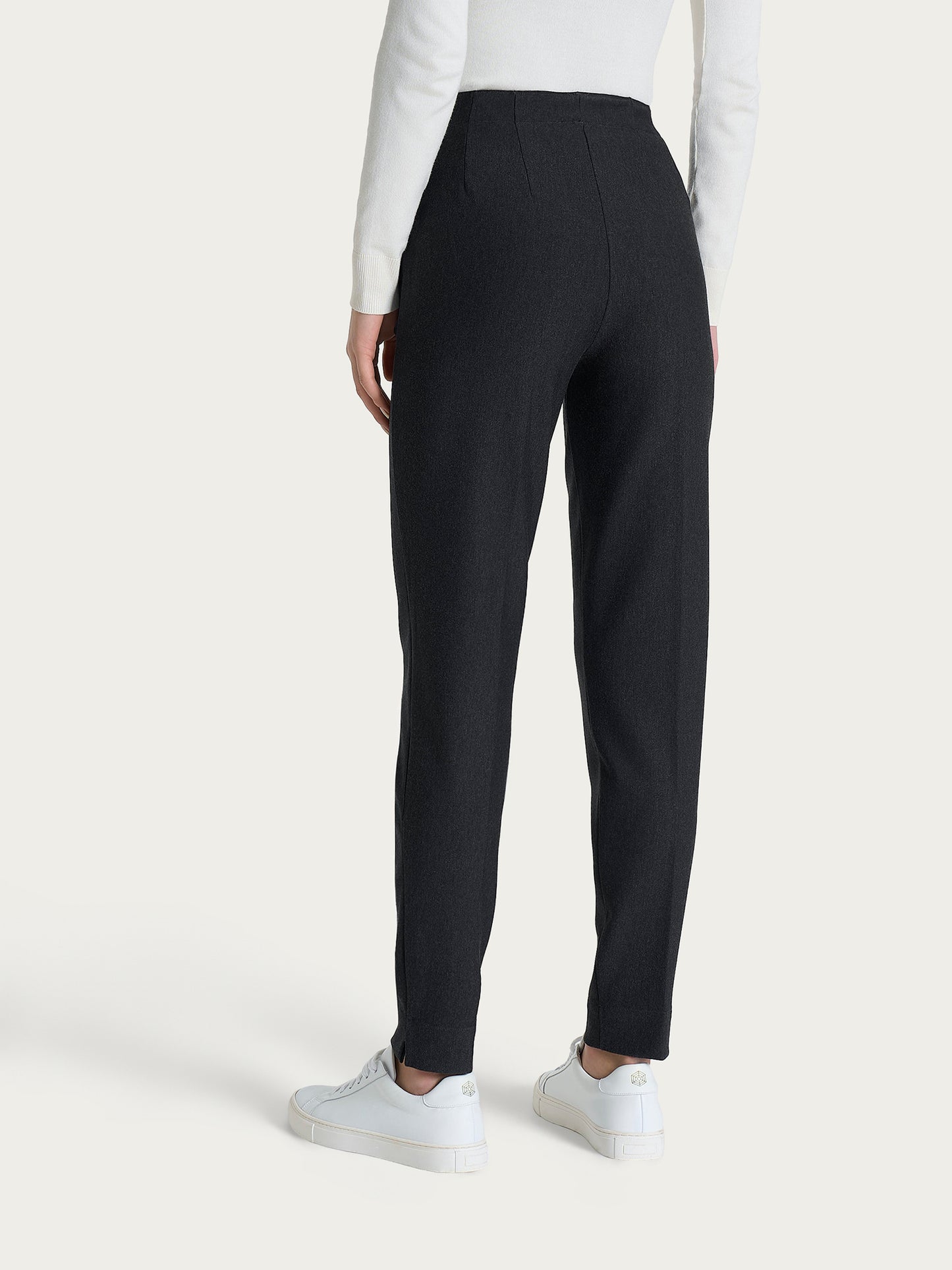 Pantalone a carota con tasche in tessuto Compact DO32PS
