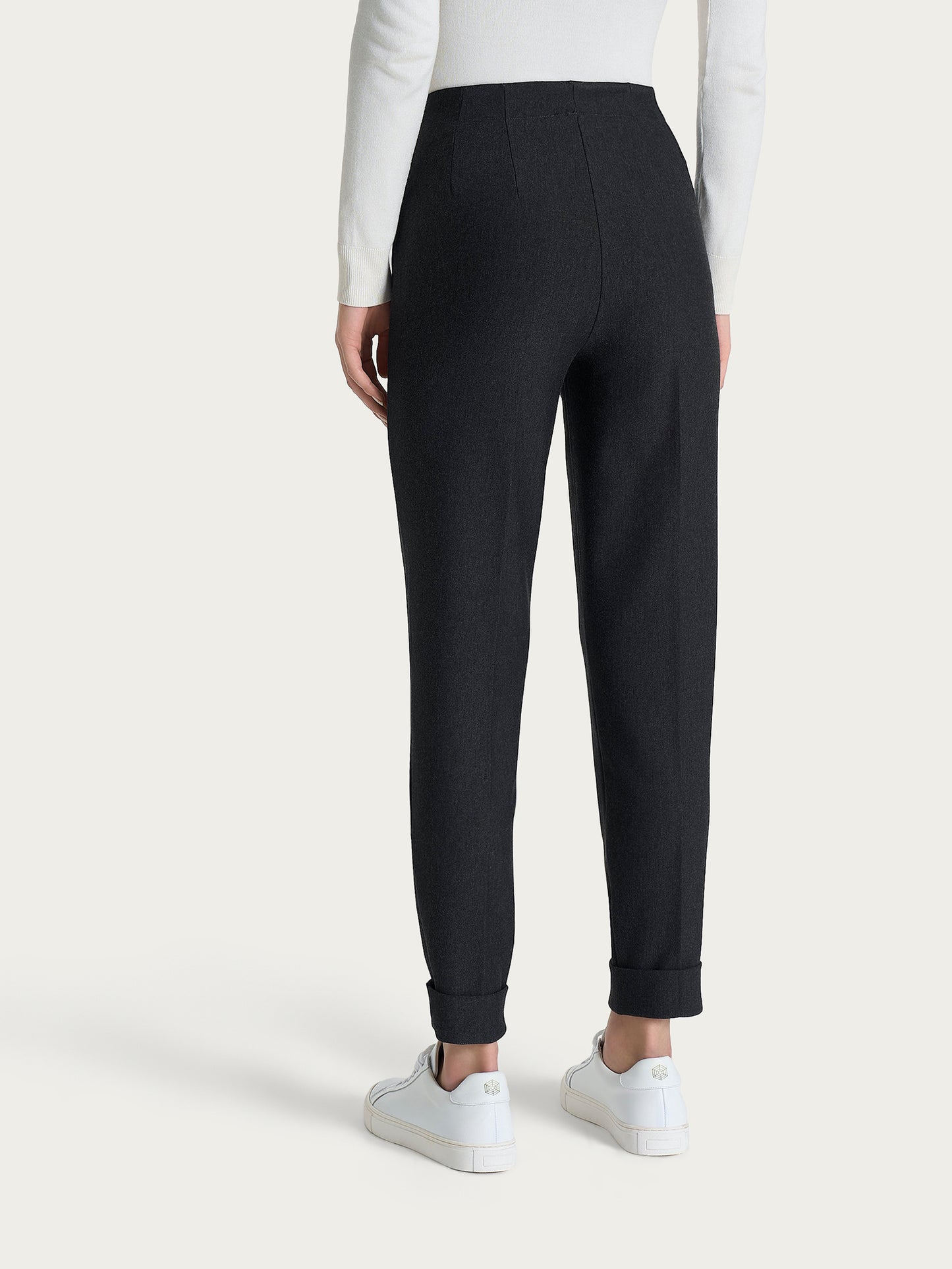 Pantalone a carota con tasche in tessuto Compact DO32PS