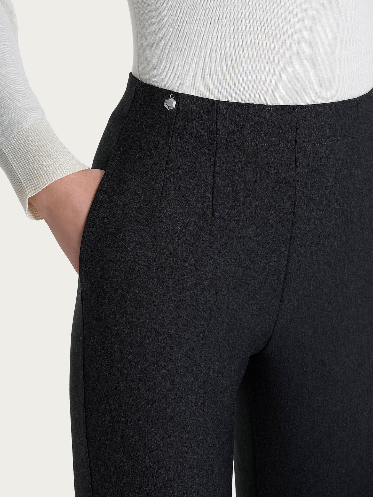 Pantalone a carota con tasche in tessuto Compact DO32PS