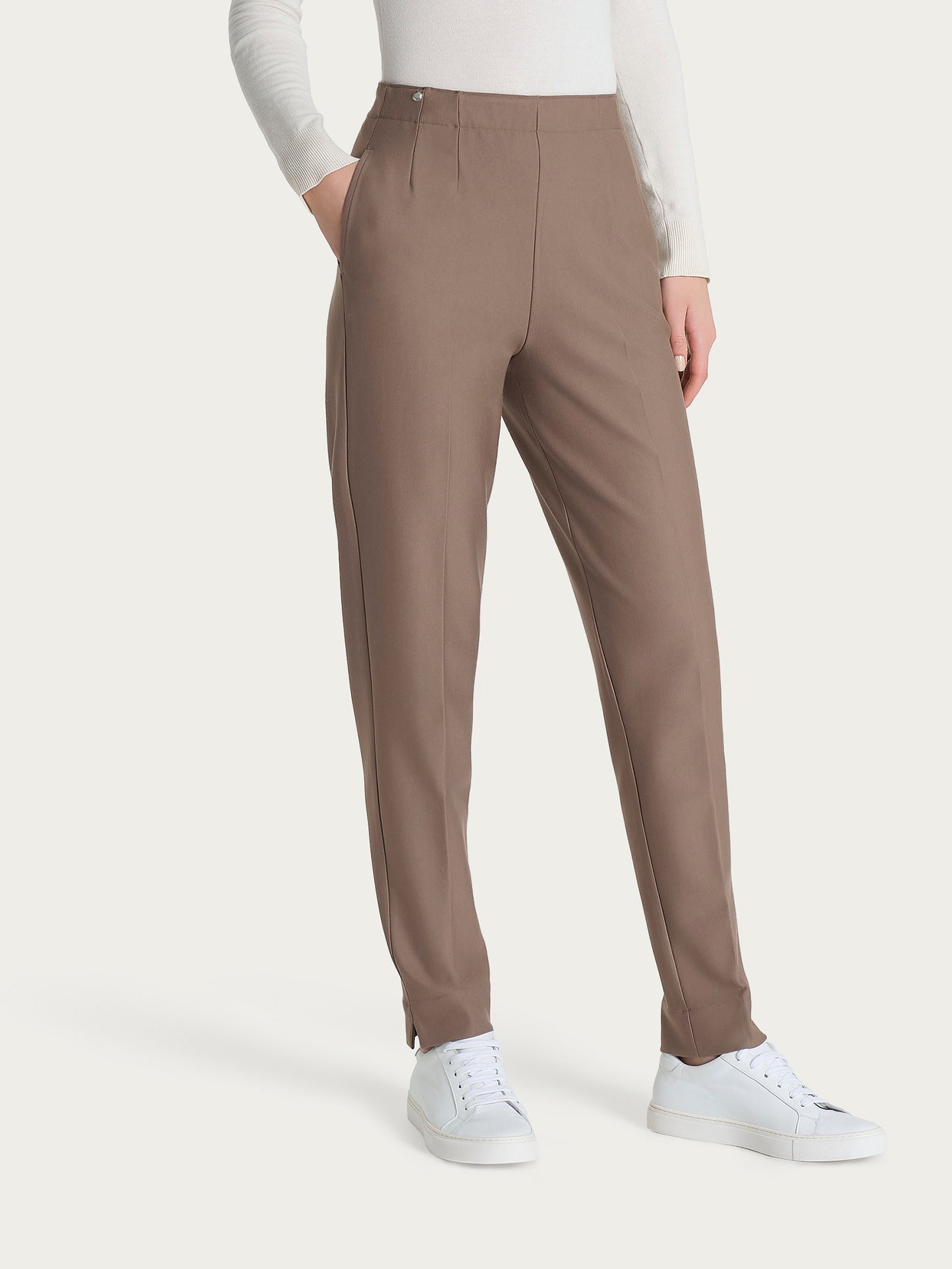 Pantalone a carota con tasche in tessuto Compact DO32PS