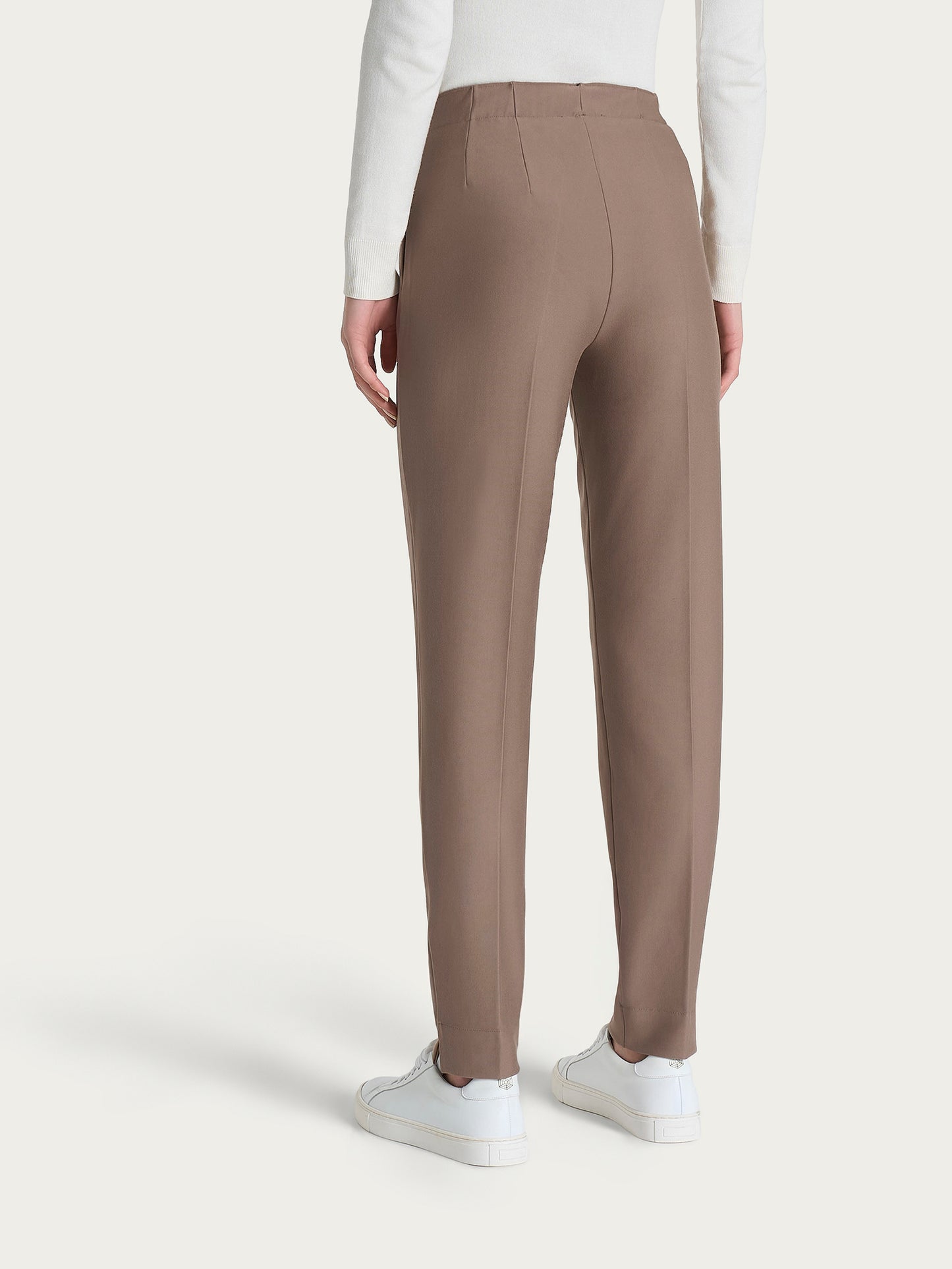 Pantalone a carota con tasche in tessuto Compact DO32PS