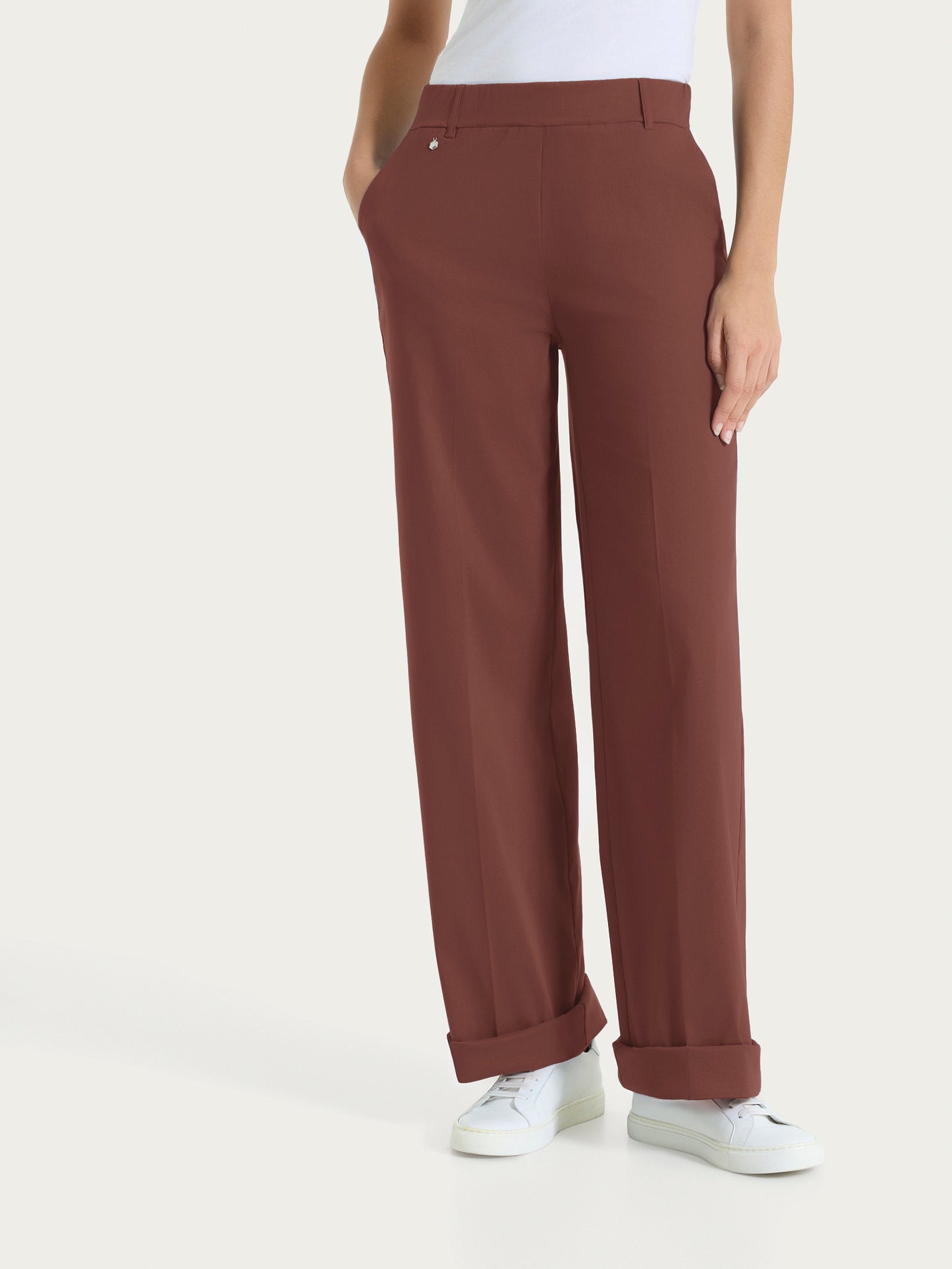 Pantalone ampio con tasche e risvolto in Super Fresh DP23P4