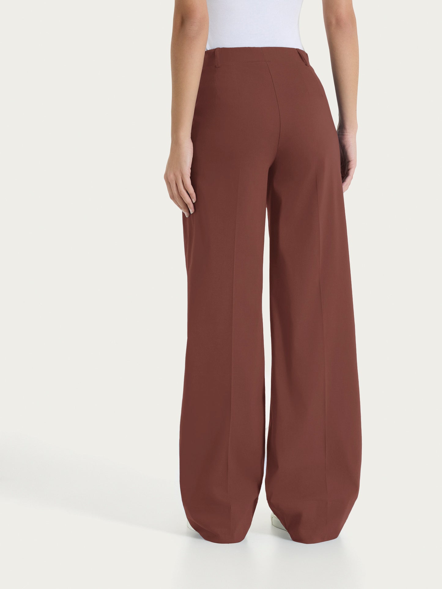 Pantalone ampio con tasche e risvolto in Super Fresh DP23P4