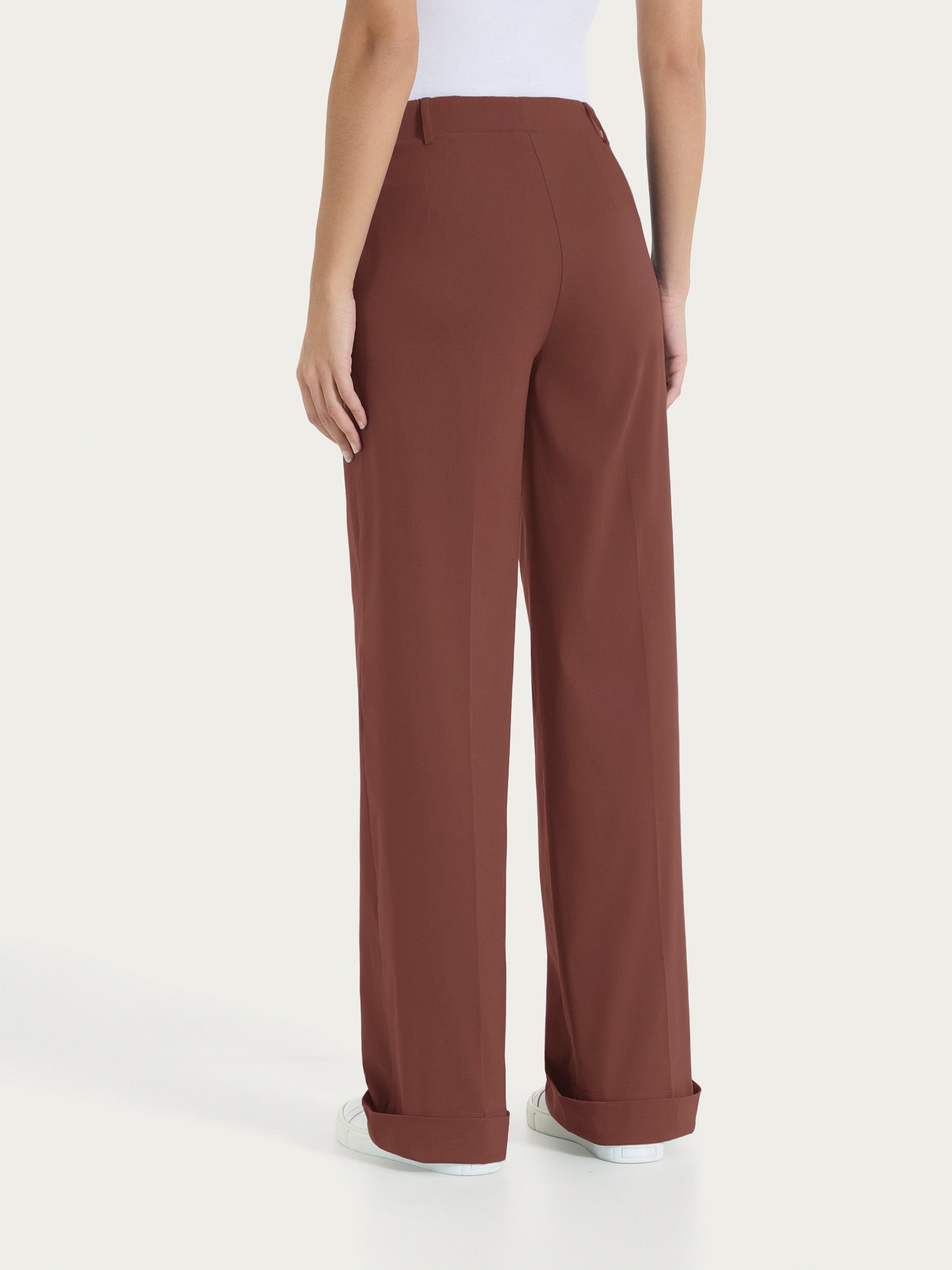 Pantalone ampio con tasche e risvolto in Super Fresh DP23P4