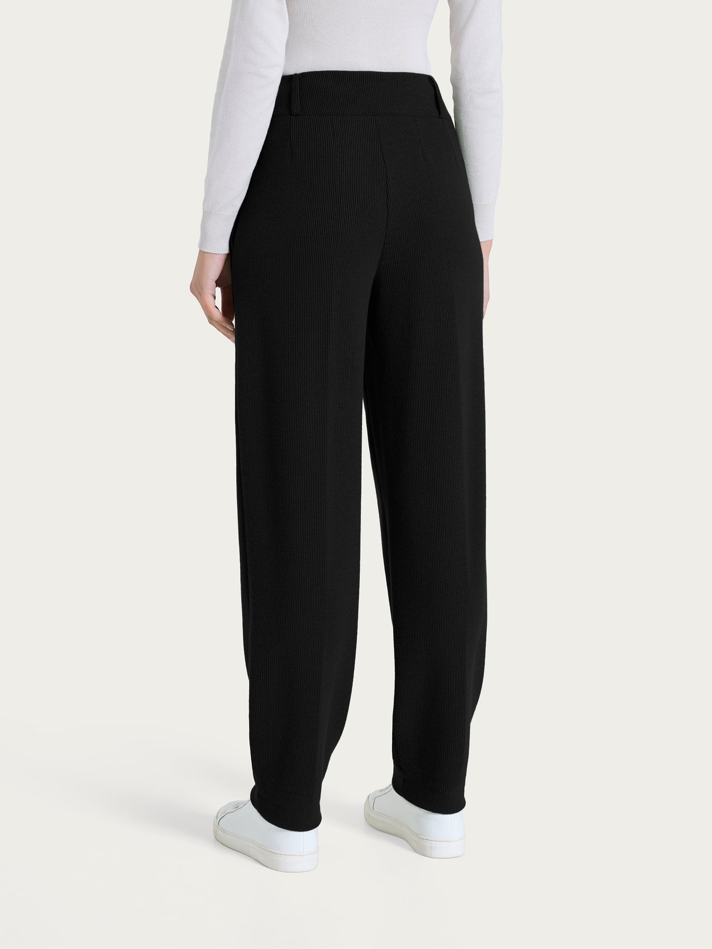 Pantalone a carota con tasche e pinces in Velvet DR23PF