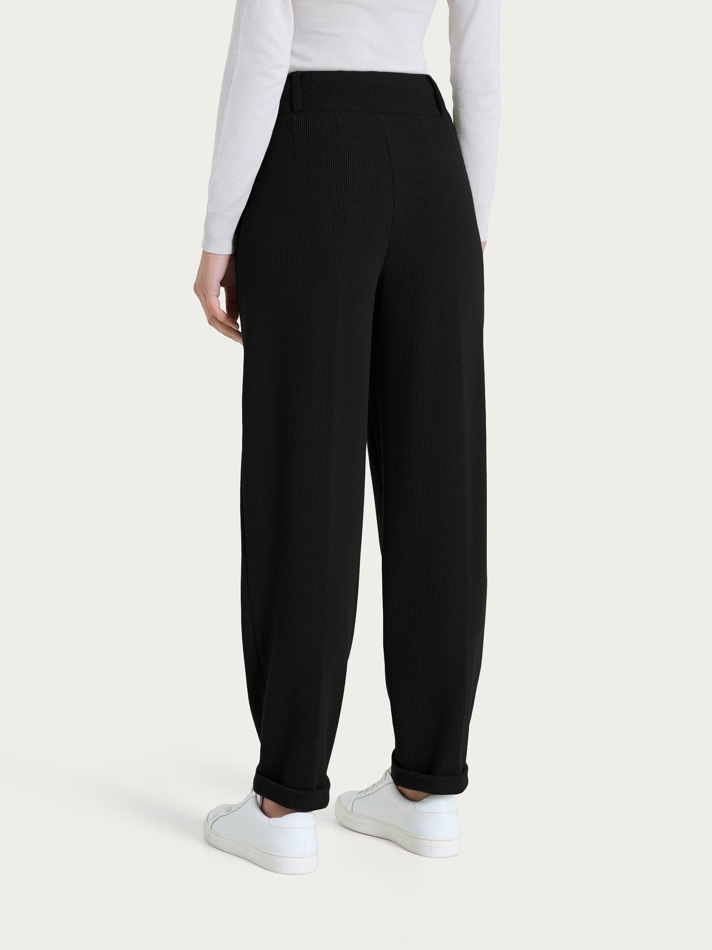 Pantalone a carota con tasche e pinces in Velvet DR23PF