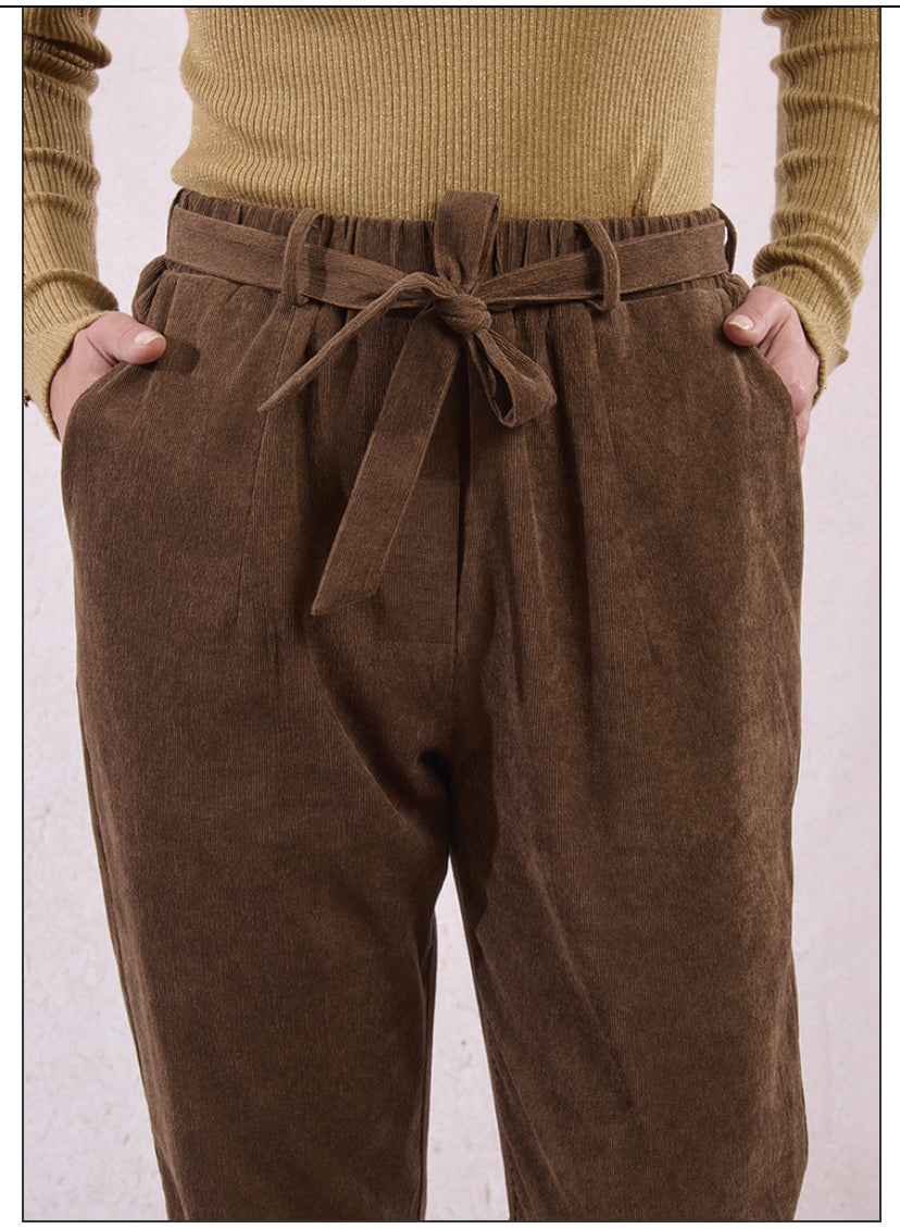 Pantaloni jogger