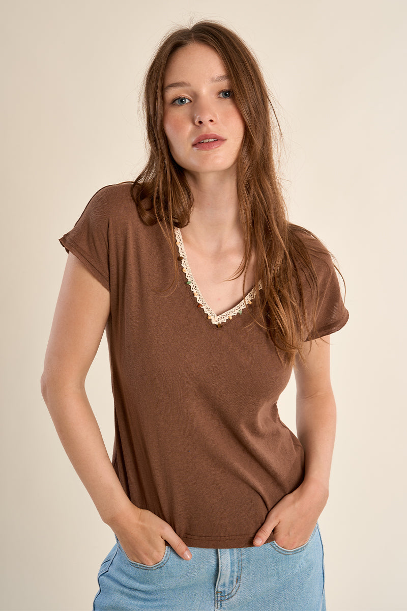 T-shirt con scollo a V, ricamata e con perline LA1270CEP